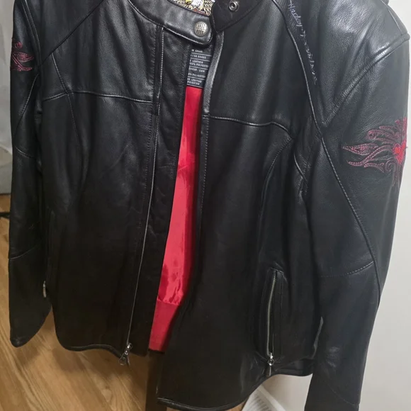 Harley-Davidson Black Leather Jacket with Red Design - Picture 8 of 13